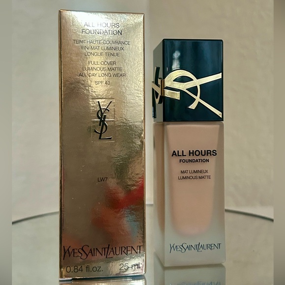 Yves Saint Laurent All Hours Foundation - LW7 SPF 40 - Picture 2 of 8